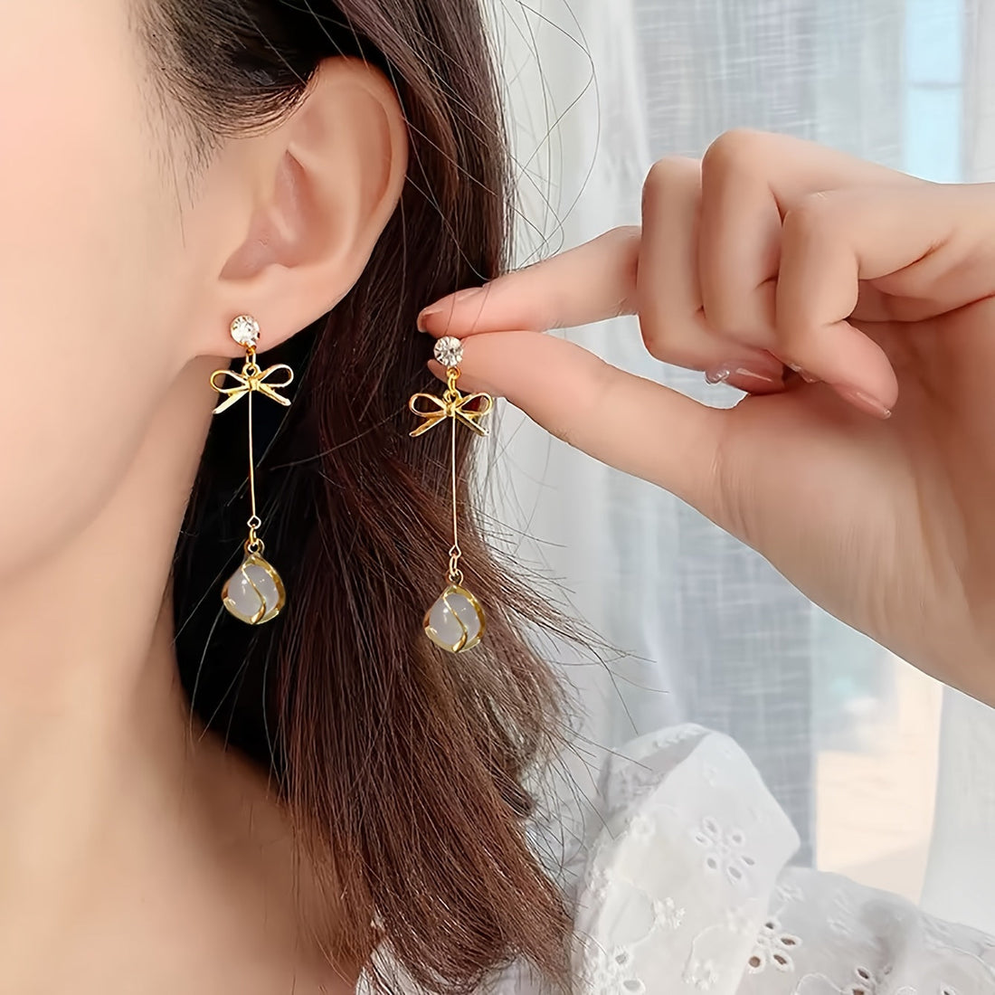 1 Pair Elegant Minimalist Long Earrings with Glass Beads and Bow Design for Women, Stylish Face Shape Accent